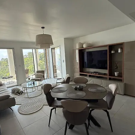 2-bedroom With Breathtaking Ocean View Apartment *