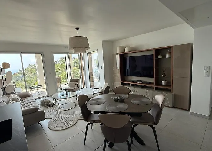 2-bedroom With Breathtaking Ocean View شقة *