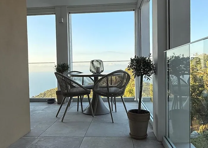 2-bedroom With Breathtaking Ocean View شقة إز